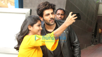 Kartik Aaryan spotted at Link Road