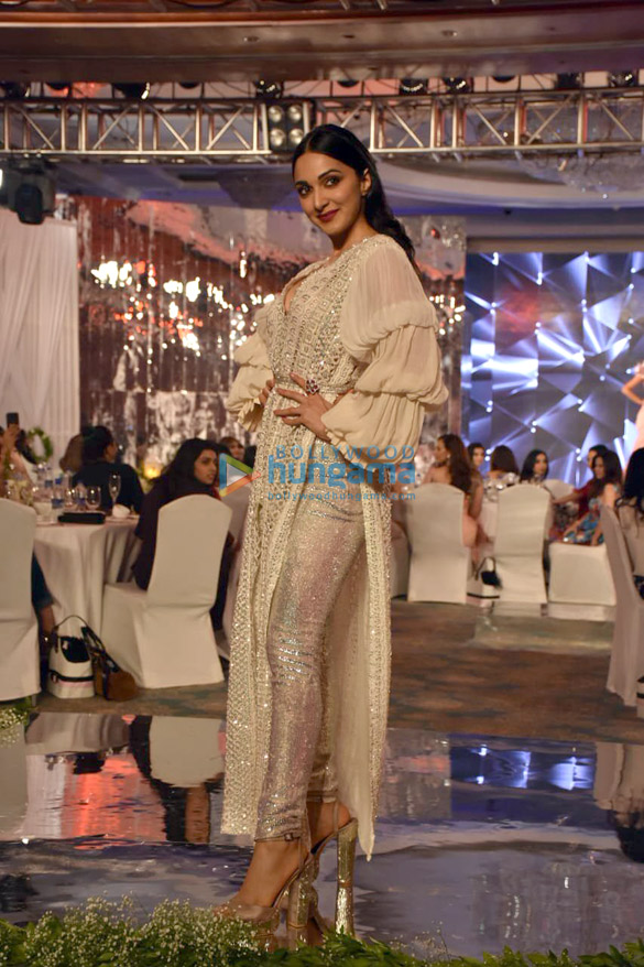 kiara advani kartik aaryan janhvi kapoor and others walk the ramp for manish malhotras fashion show 2