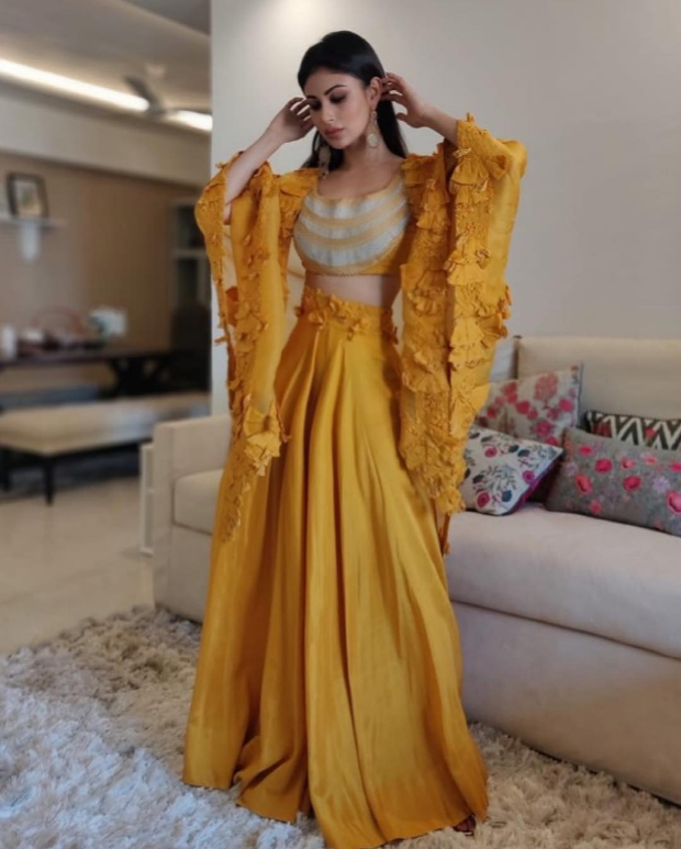 Mouni Roy in Anamika Khanna for MAMI 2018 Brunch (2)