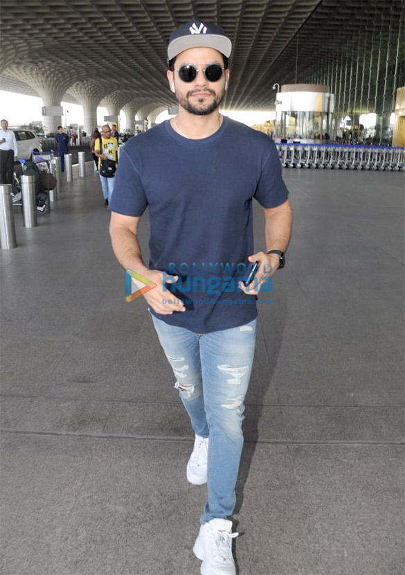 parineeti chopra raveena tandon and kunal khemu snapped at the airport 5