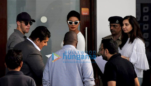 Priyanka Chopra, Nick Jonas and others snapped at the airport Priyanka Chopra, Nick Jonas and others snapped at the airport