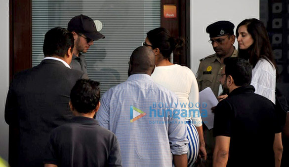 priyanka chopra and nick jonas snapped at the airport 4