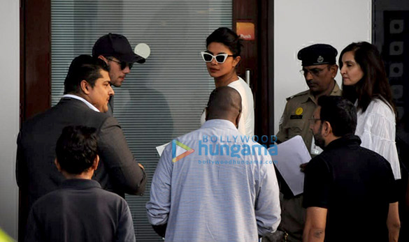 priyanka chopra and nick jonas snapped at the airport 5
