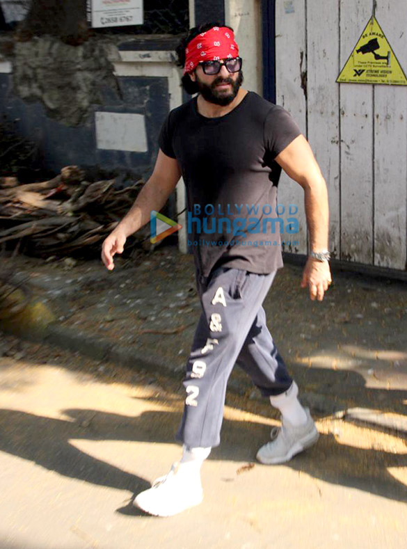 saif ali khan spotted at a dubbing studio 4 2