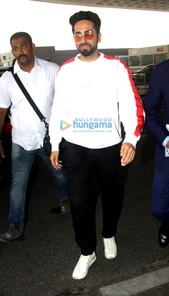 shah rukh khan parineeti chopra arjun kapoor others snapped at the airport 4