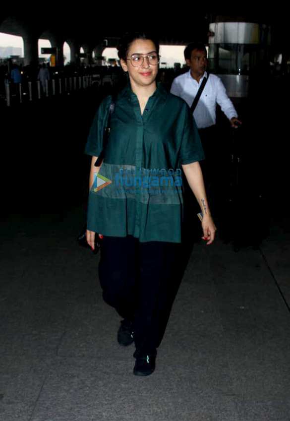 shah rukh khan parineeti chopra arjun kapoor others snapped at the airport 5