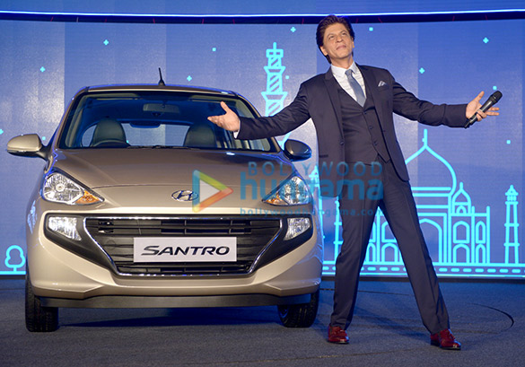 shah rukh khan graces the launch of the new santro 1