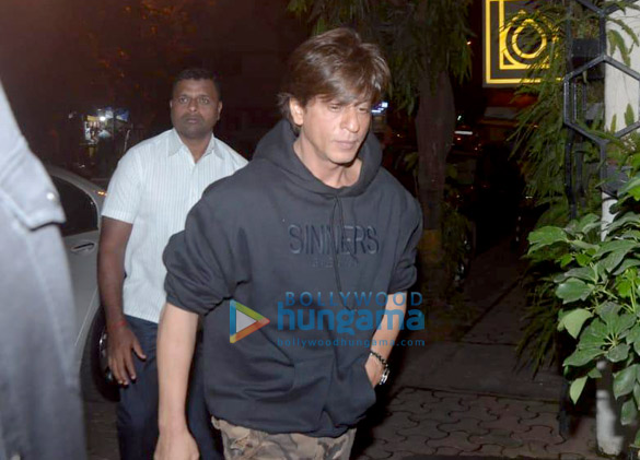 Shah Rukh Khan snapped in Mumbai Shah Rukh Khan snapped in Mumbai