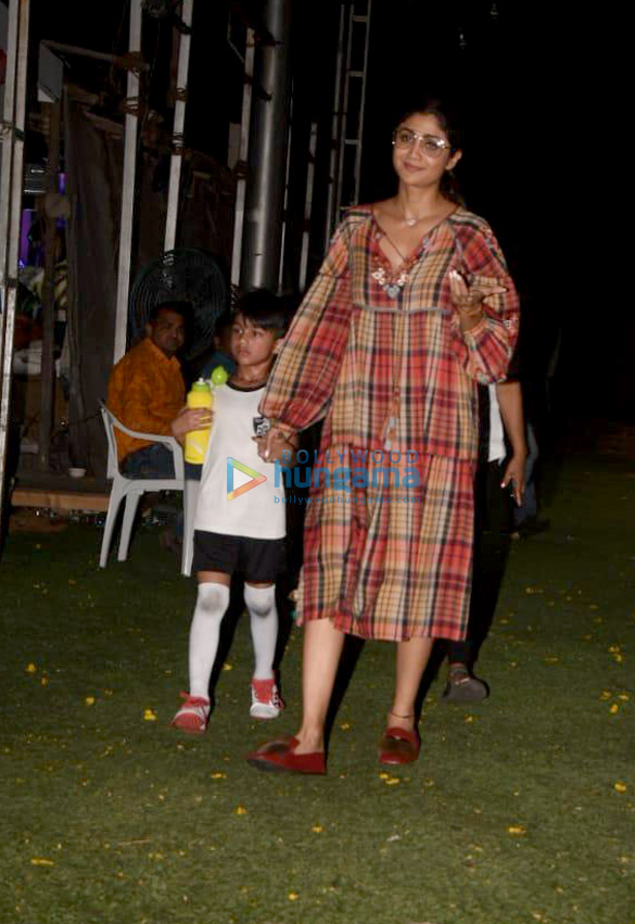 shilpa shetty snapped with son in juhu 2