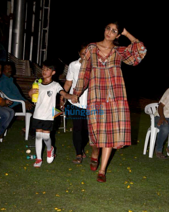shilpa shetty snapped with son in juhu 4