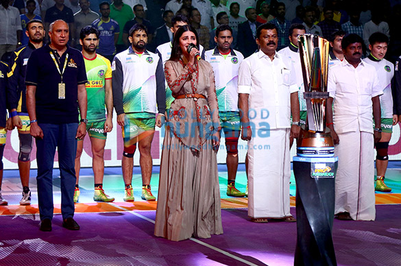 shruti hassan snapped performing at pro kabbadi event 2