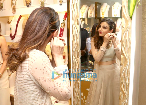 soha ali khan snapped at the curio cottage event 5