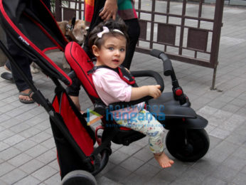 Soha Ali Khan's daughter Inaaya spotted at home
