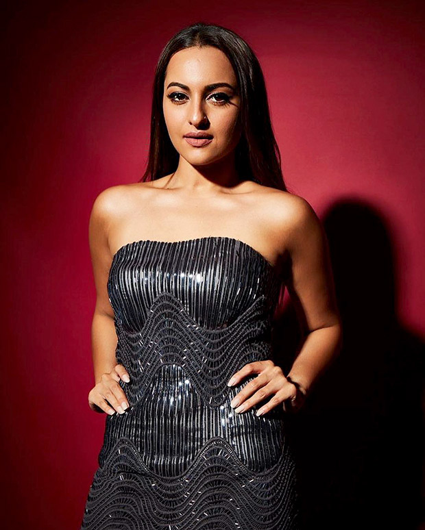 Sonakshi Sinha in Amit Aggarwal for Elle Beauty Awards 2018 (6)