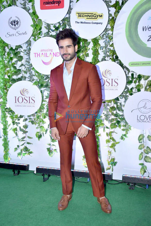 sophie choudry gauhar khan ananya pandey suniel shetty and others the wellfest awards 2018 1 7
