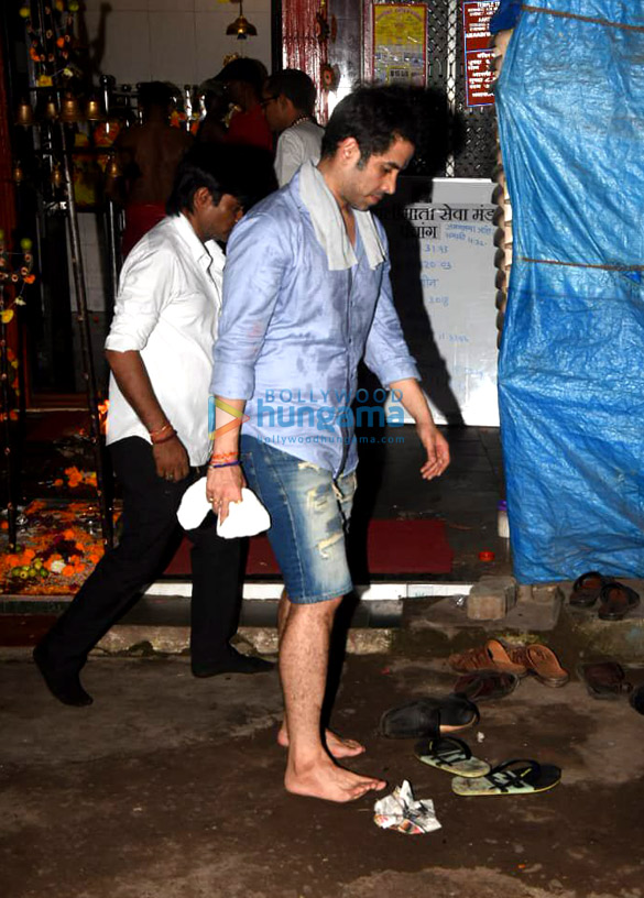 Tusshar Kapoor snapped at a temple in Mumbai
