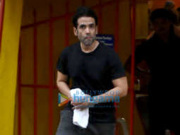 Tusshar Kapoor snapped at the Shani temple in Juhu