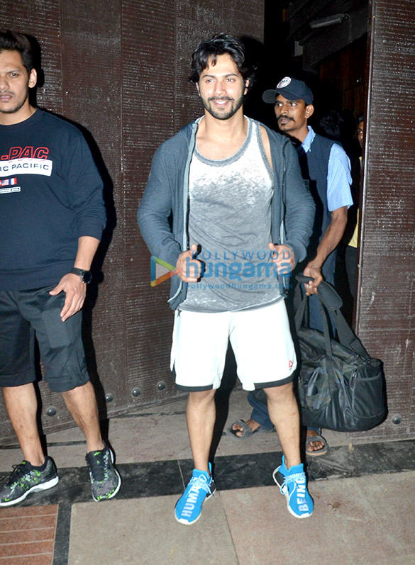 varun dhawan snapped outside a gym in juhu 6 2
