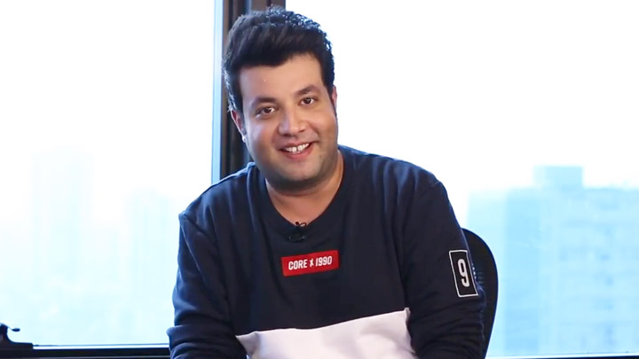 Who has better comic timing ? Shahrukh Khan Ya Aamir Khan ? Varun Sharma says… | FryDay | Rapid Fire
