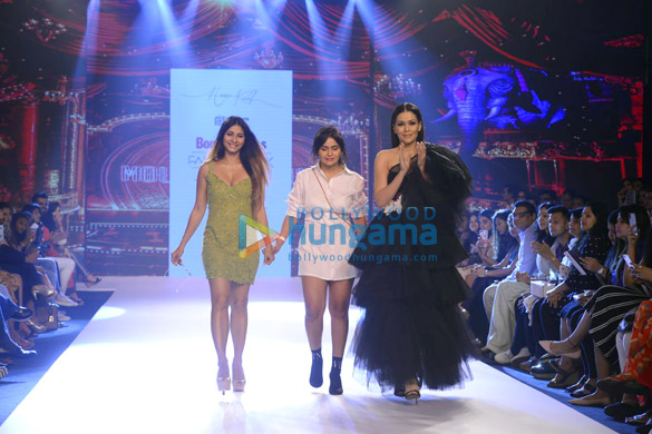 yami gautam kalki koechlin and others walks the ramp at the bombay times fashion week 2018 day 5 1