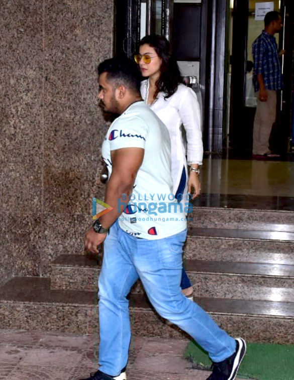 ajay devgn and kajol snapped attending a chautha ceremony 2