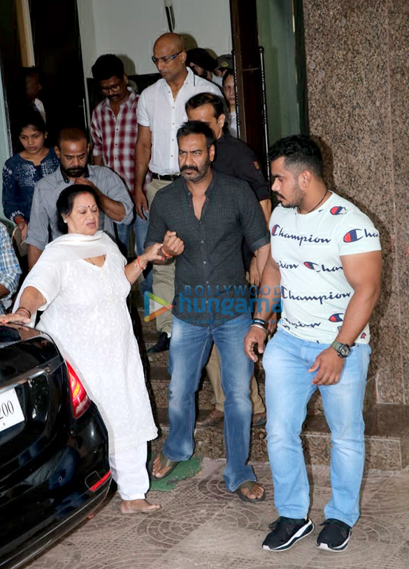 ajay devgn and kajol snapped attending a chautha ceremony 5