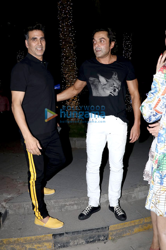 akshay kumar twinkle khanna and bobby deol snapped at yauatcha in bkc 4