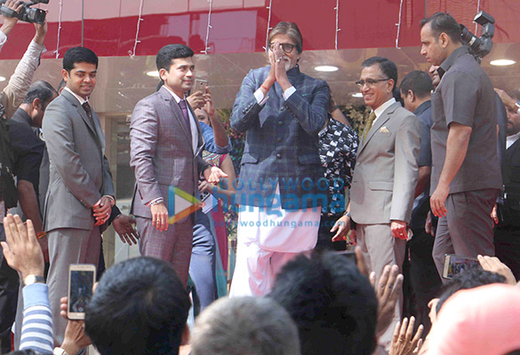 amitabh bachchan snapped at kalyan jewellers event 5