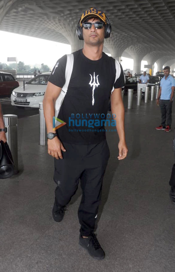 anushka sharma richa chadda and others snapped at the airport 005 2