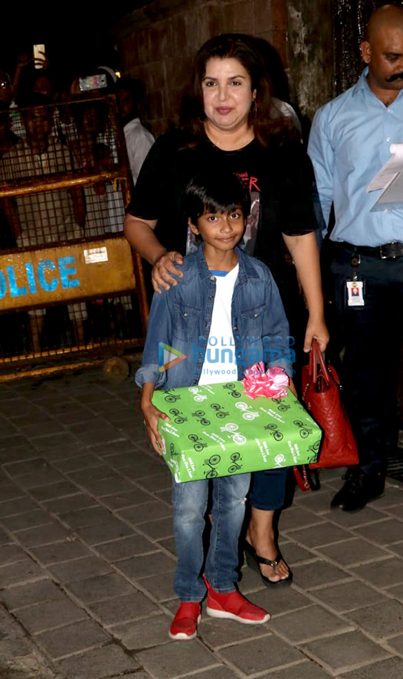 celebs snapped at amitabh bachchans house 4