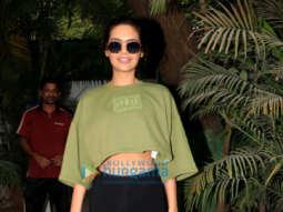 Esha Gupta snapped at Aram Nagar in Versova