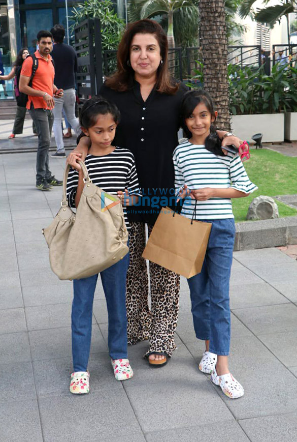 farah khan snapped with her kids at yauatcha in bkc 2