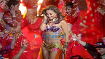 Movie Stills Of The Movie Fraud Saiyaan