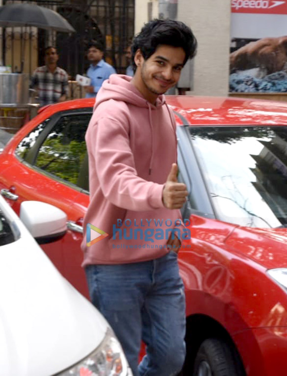 ishaan khatter snapped in juhu 1 2