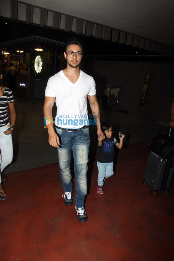 janhvi kapoor adah sharma and others snapped at the airport4