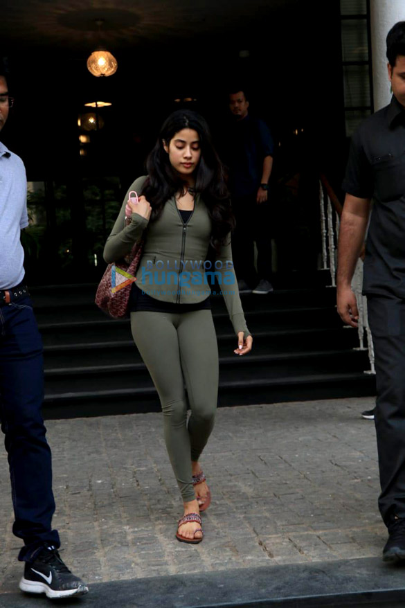 janhvi kapoor and ishaan khatter spotted at soho house in juhu 5