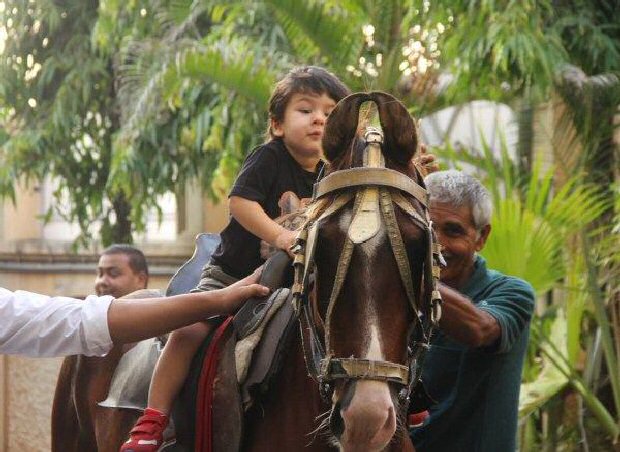 Jr. Nawab Taimur Ali Khan rides a pony displaying peak royal traits, gives us a CUTE ATTACK (see pics)