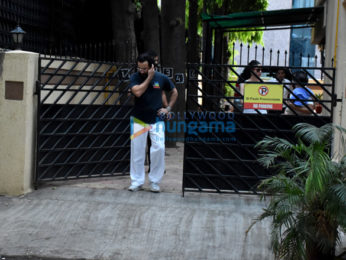 Kareena Kapoor Khan, Saif Ali Khan and Taimur Ali Khan spotted in Bandra