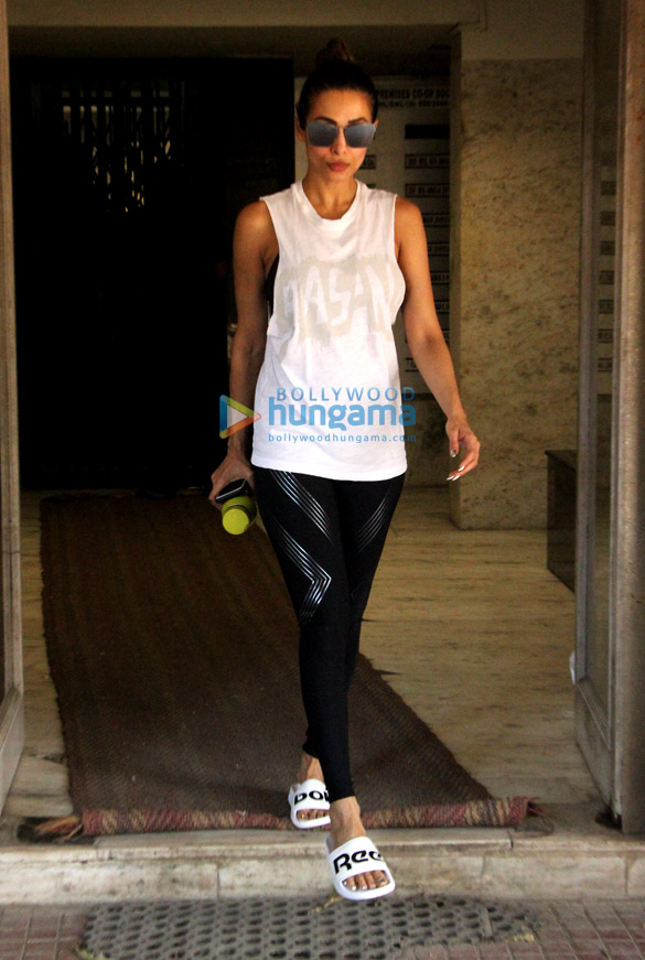 kareena kapoor khan and malaika arora snapped at the gym 2 2