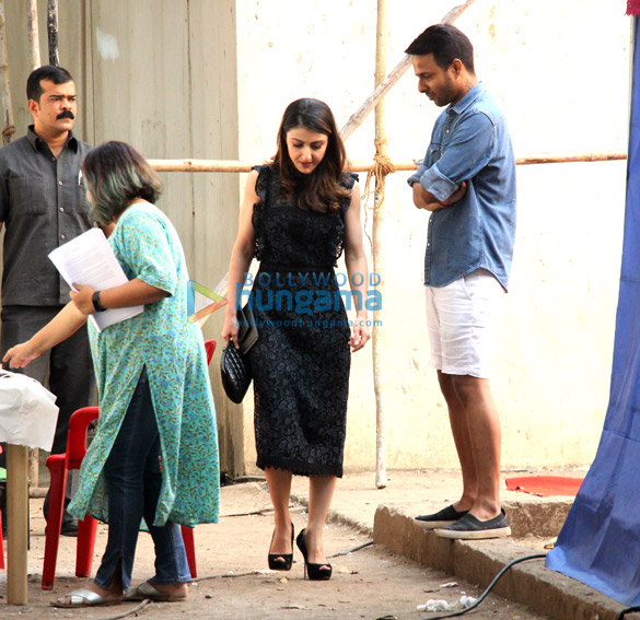 kareena kapoor khan and soha ali khan spotted at mehboob studio in bandra 1