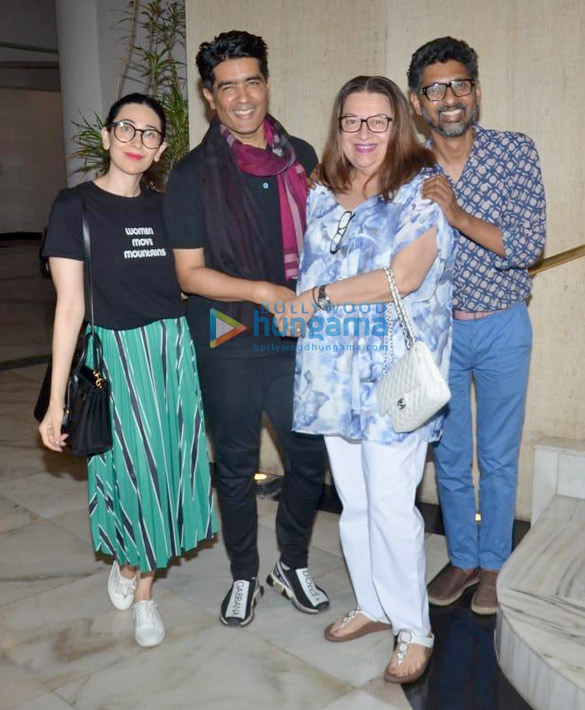 karisma kapoor snapped with mom babita kapoor at manish malhotras residence in bandra 1