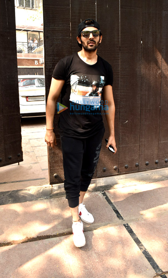 kartik aaryan snapped outside a gym in juhu 6