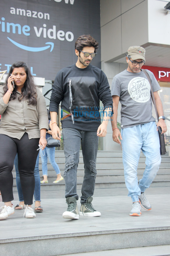 kartik aaryan spotted at pvr infinity mall in andheri 3