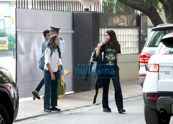 khushi kapoor snapped in juhu 2