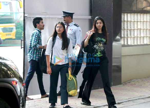 khushi kapoor snapped in juhu 3