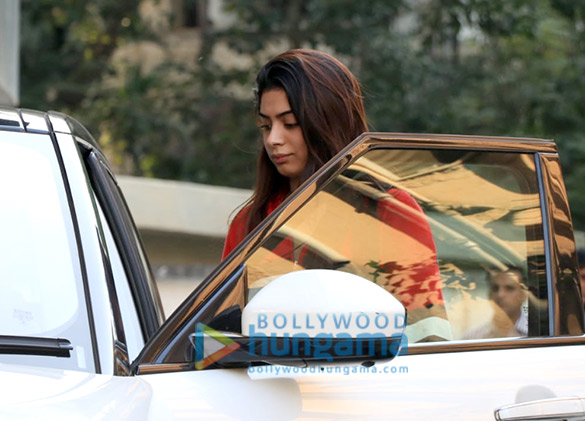khushi kapoor spotted in juhu 2 2