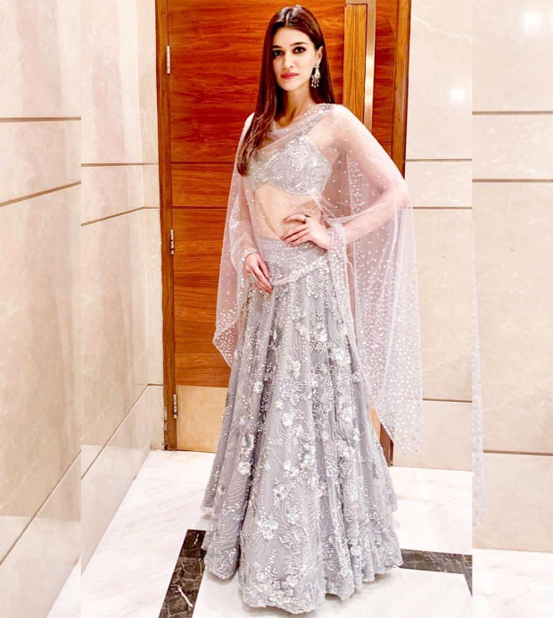 Kriti Sanon in Zara Umrigar for her best friend's wedding in Delhi (2)