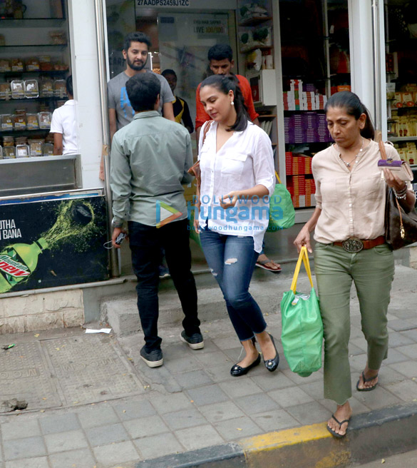lara dutta spotted in bandra 2 2