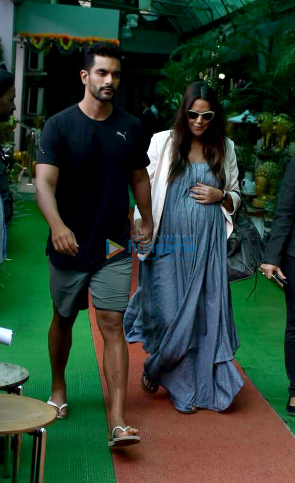 neha dhupia and angad bedi snapped outside a hospital in khar 4