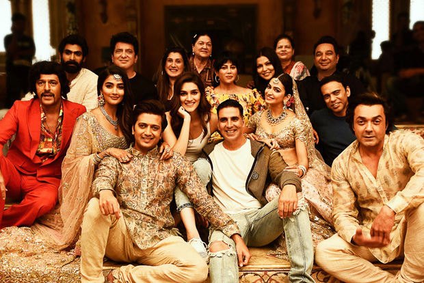 PHOTO ALERT: Akshay Kumar, Kriti Sanon, Rana Daggubati and Housefull 4 team share a happy picture after wrap up